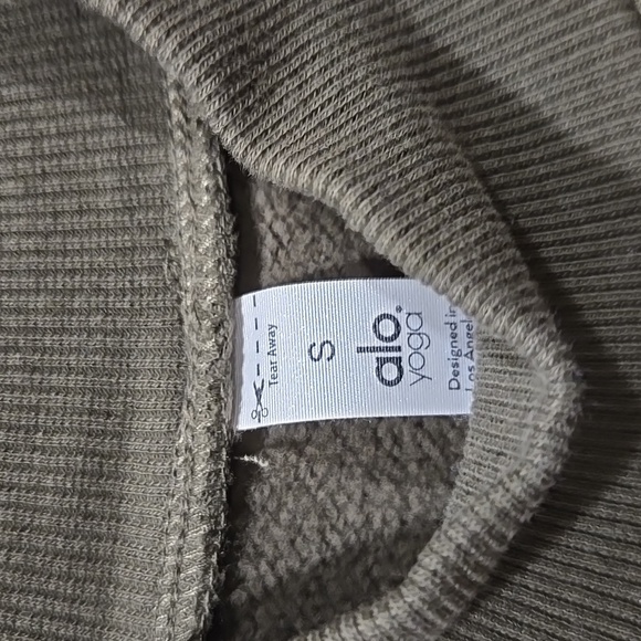 Worn once. Alo sweatshirt with pockets - Picture 2 of 4